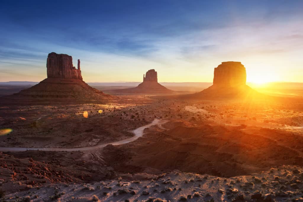 Sonnenaufgang über dem Monument Valley