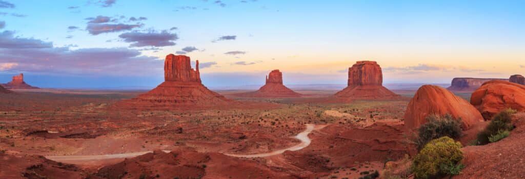 Panoramabild Sonnenuntergang im Monument, Arizona