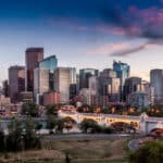 Skyline von Calgary bei Nacht