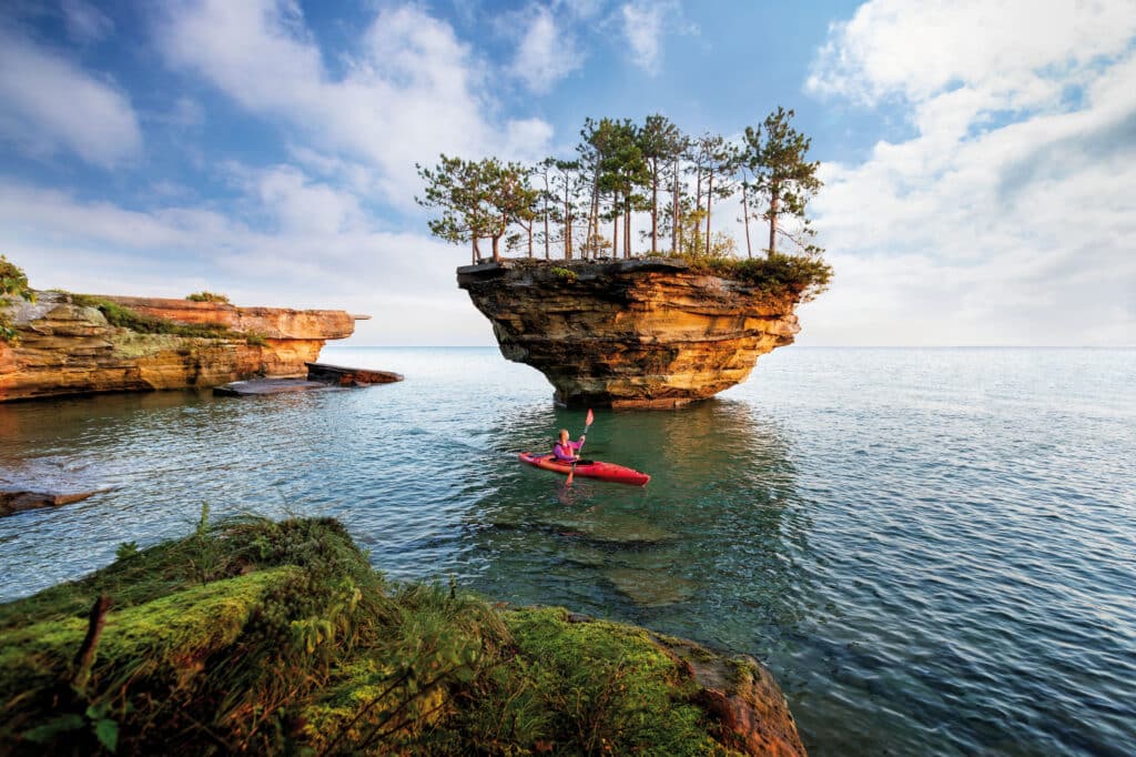 Kayaker im Lake Huron vor dem Turnip Rock