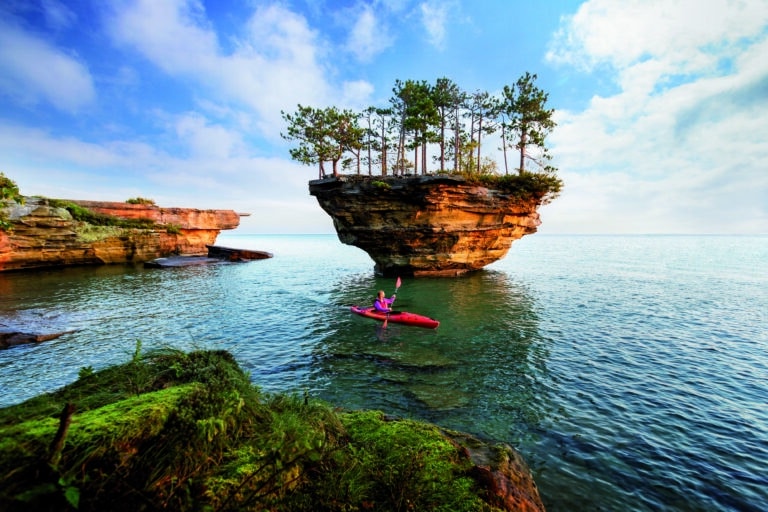 Kayaker im Lake Huron vor dem Turnip Rock
