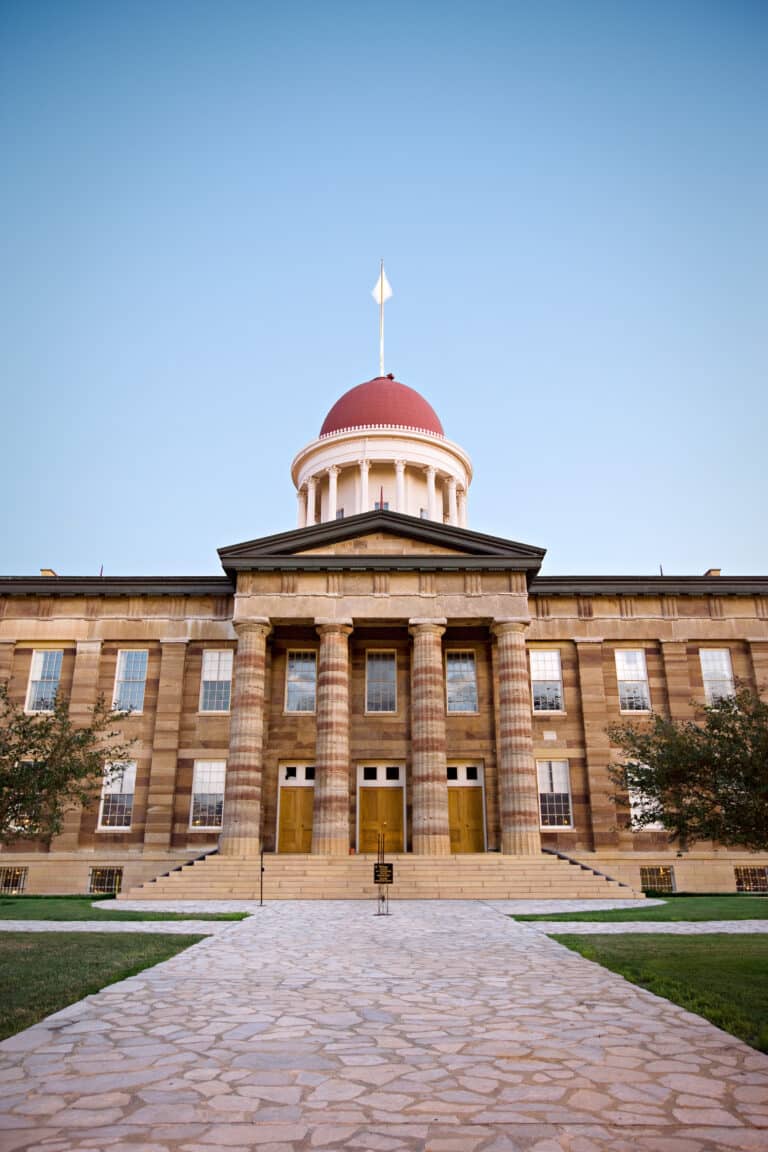 ArchitectureBuildingHistorySpringfieldPortraitimageNo LicenseNo Brand Exterior wide of Old State Capitol building in Springfield, Illinois