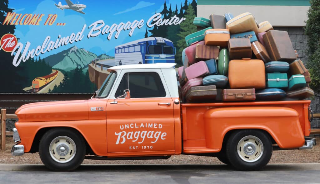 Unclaimed Baggage, Scottsboro, Alabama