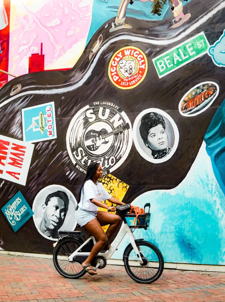 Radfahren auf der Main Street in Memphis, Tennessee