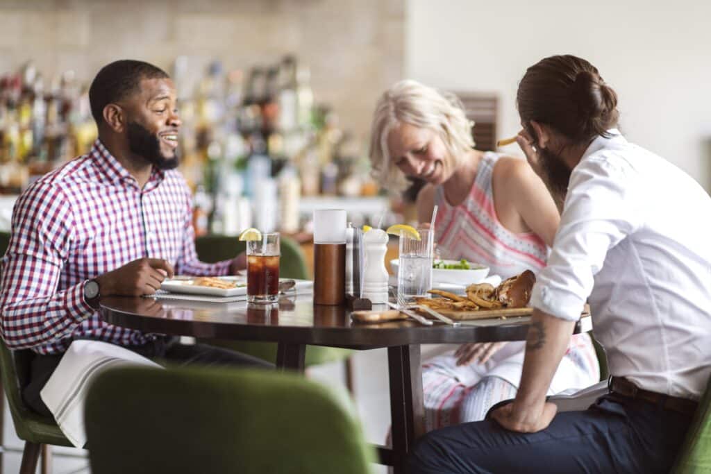 Besucher in einem Restauarant in Bardstown, Kentucky
