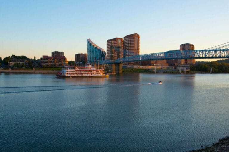 Hafenbereich vor Covington und Newport, Kentucky