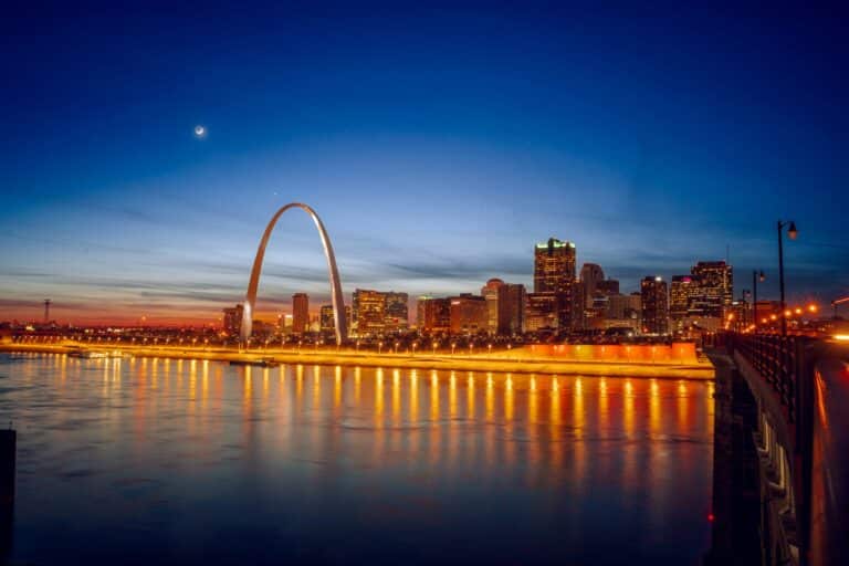 Der berühmte Gateway Arch in St. Louis