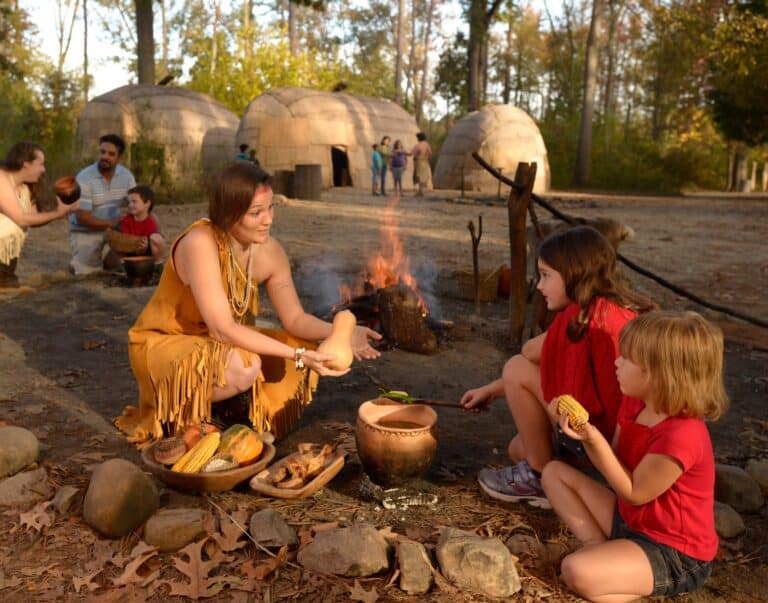 Nachgebautes Dorf der Powhatan-Indians in Jamestown im 