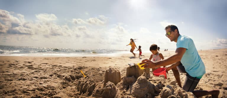 Familie am Strand in Ocean City, Maryland