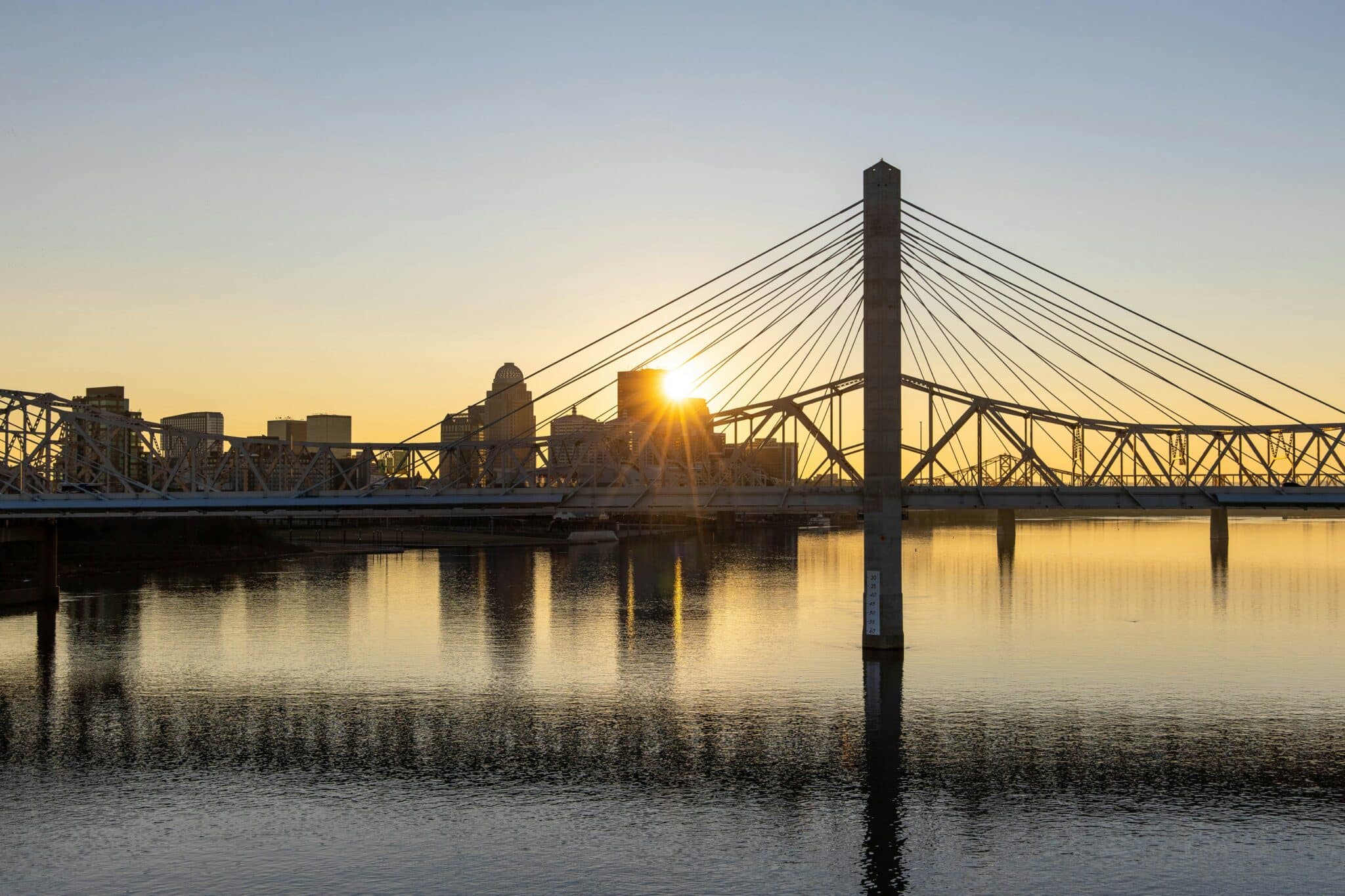 Louisville mit Blick auf die Big Four Bridge