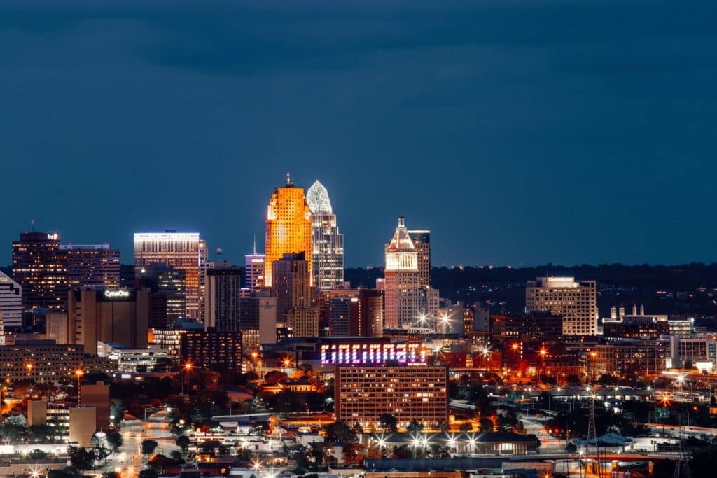 Blick auf Cincinnati bei Nacht