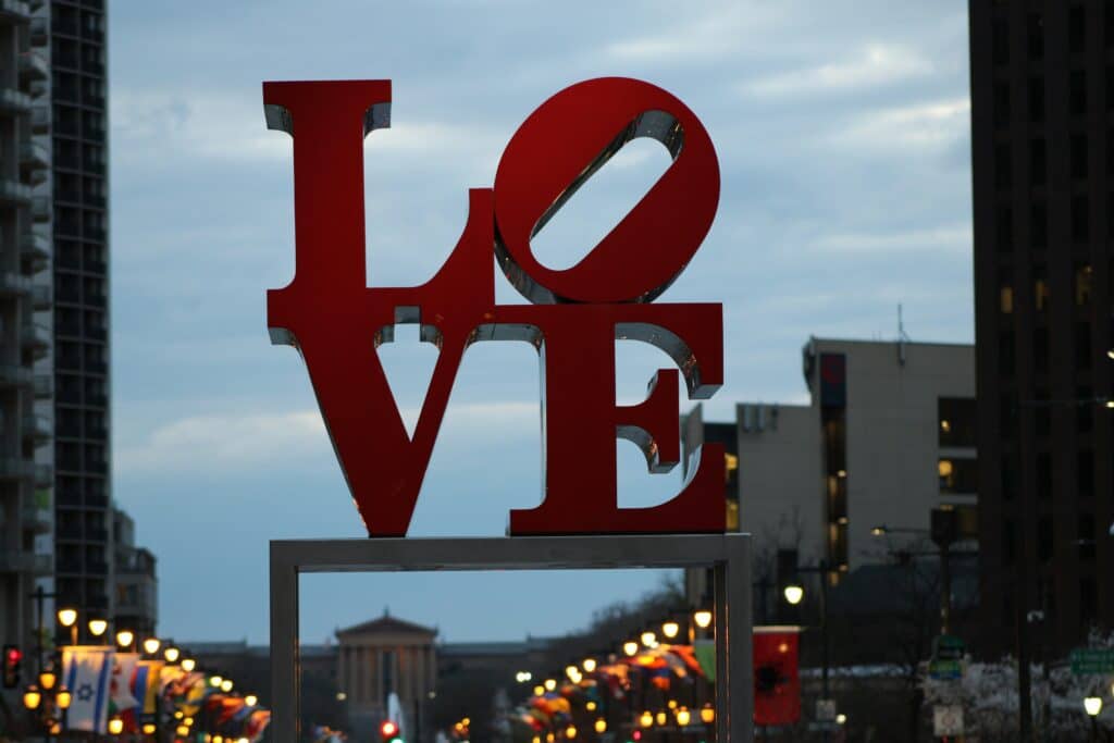 Ikonische LOVE-Plastik am JFK Plaza (Love Park) in Philadelphia