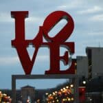 Ikonische LOVE-Plastik am JFK Plaza (Love Park) in Philadelphia