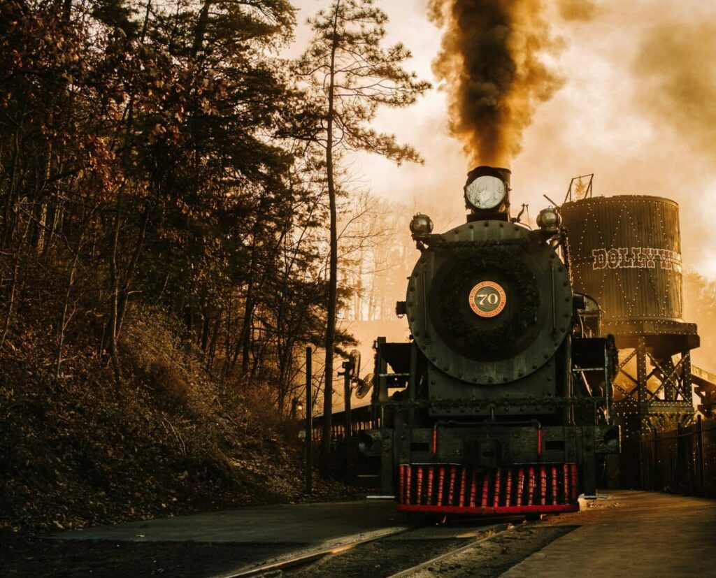 Zugfahrt durch den Vergnügungspark Dollywood