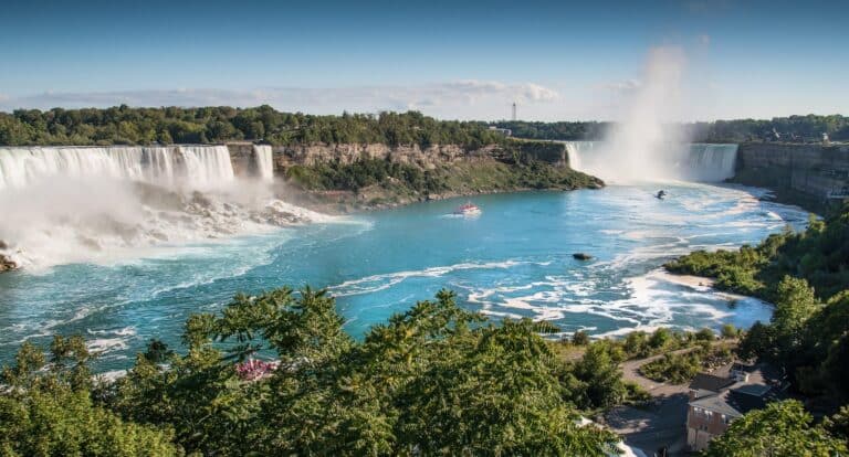 Tosende Wassermassen: die Niagarafälle