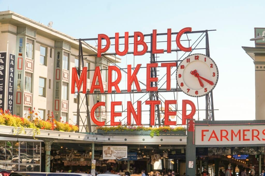Schriftzug des Pike Place Market in Seattle