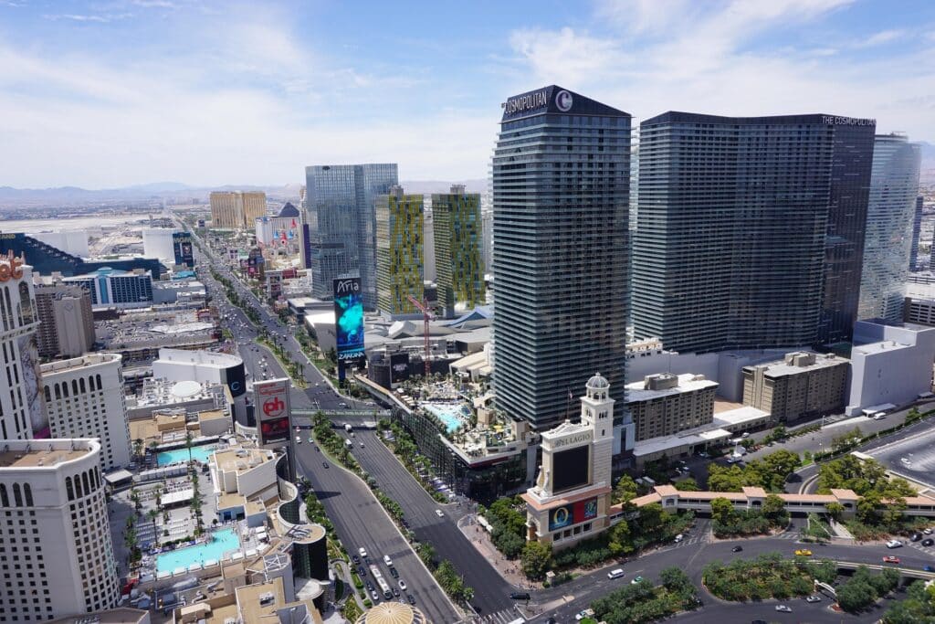 Blick aus der Vogelperspektive in südlicher Richtung über den Las Vegas Boulevard und den 