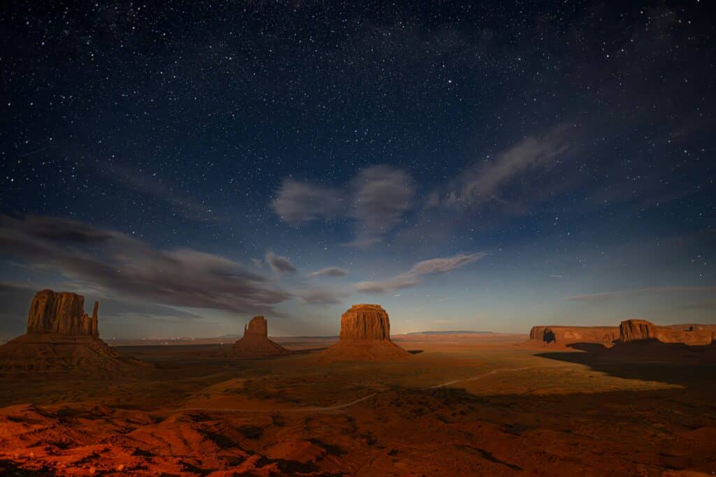 Monument Valley mit Blick auf den Sternenhimmel